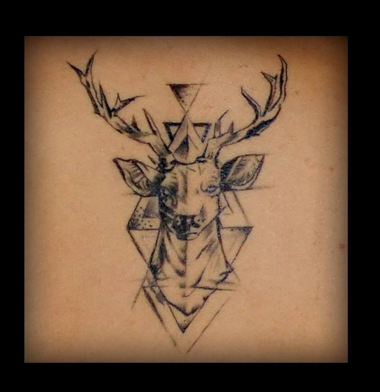 tattoos huesca,tattoos jaca, tatuaje ciervo
