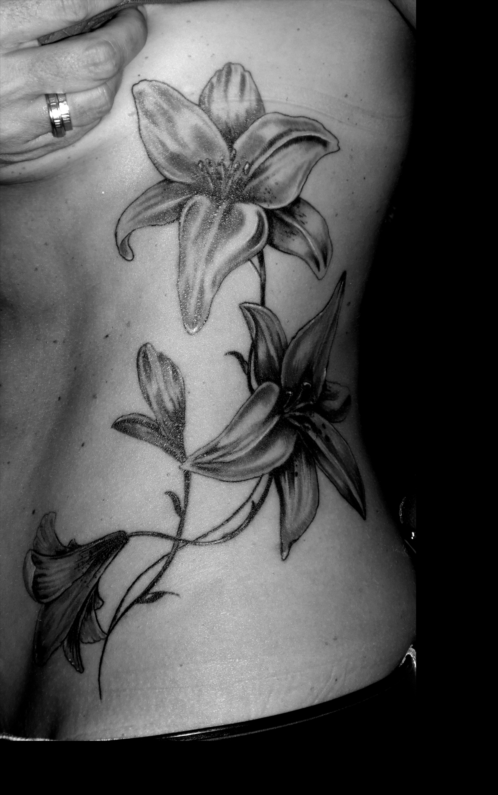tatuajes huesca, tattoos huesca, tatuaje flores, tattoos girls