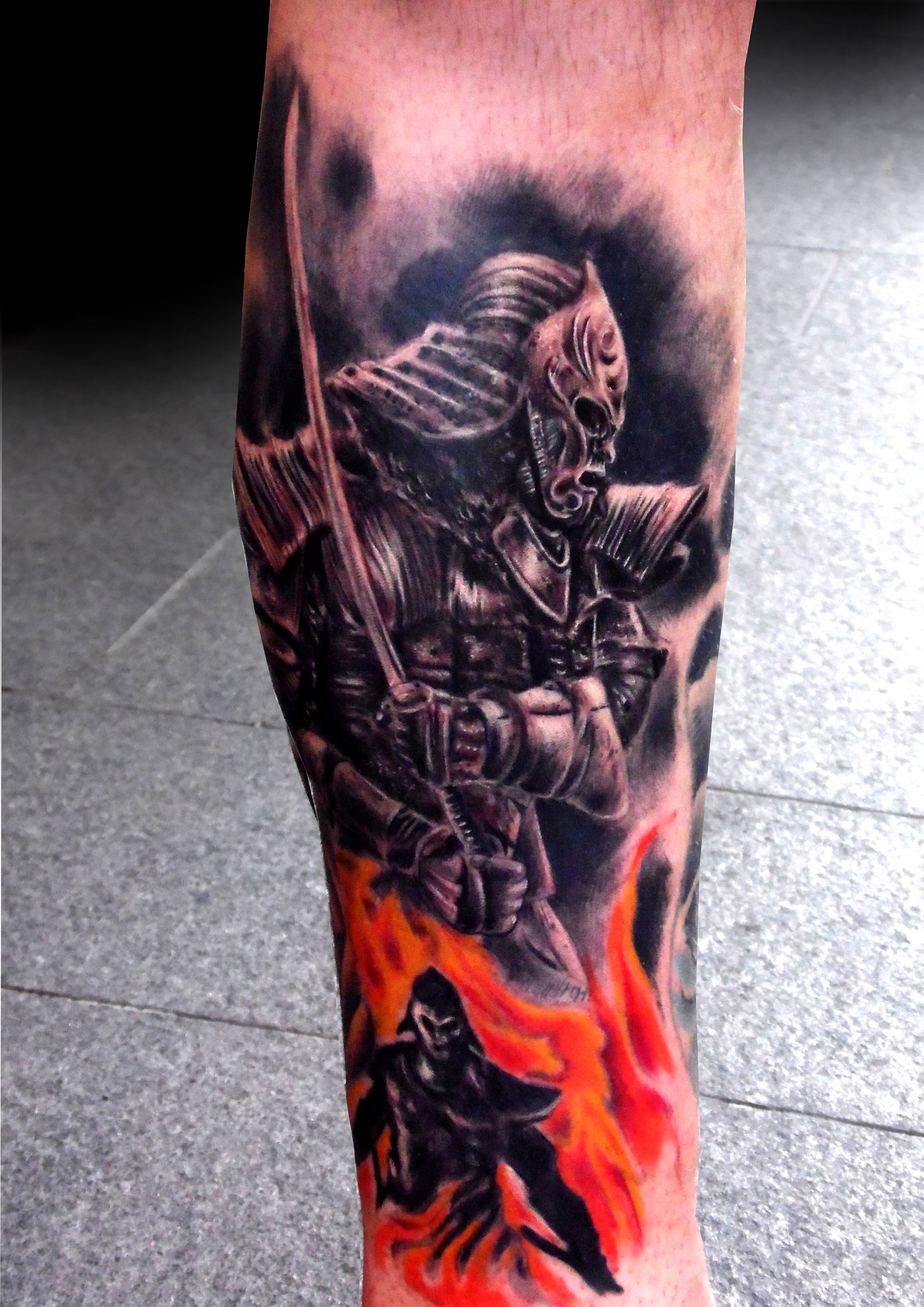 tatuaje samurai realista black grey sombras blanco negro pierna 13depicas.com