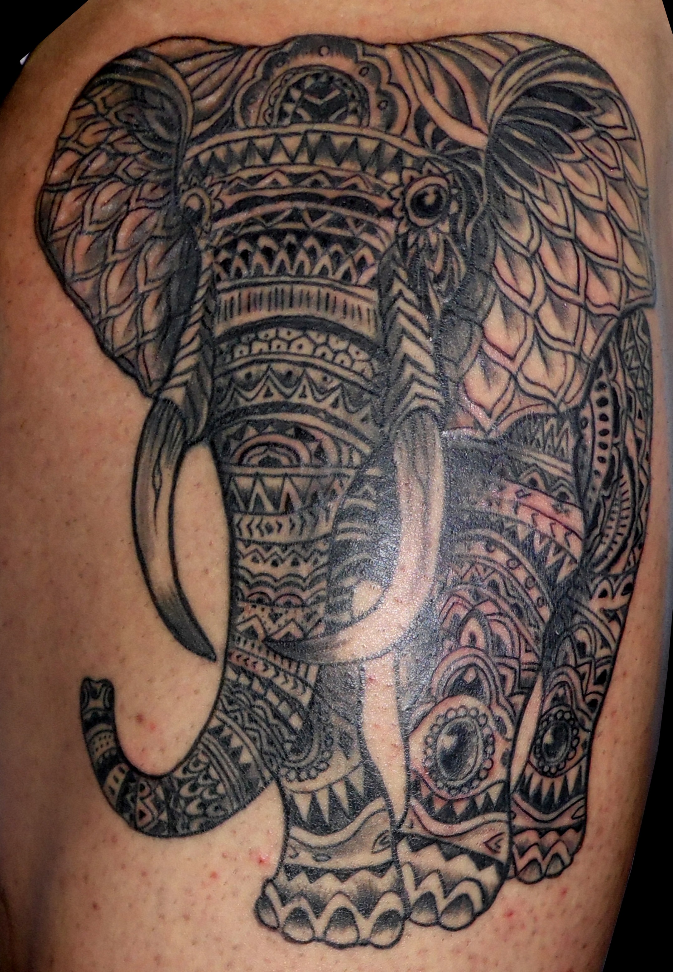 tatuaje tattoo elefante lineal negro muslo 13depicas geométrico