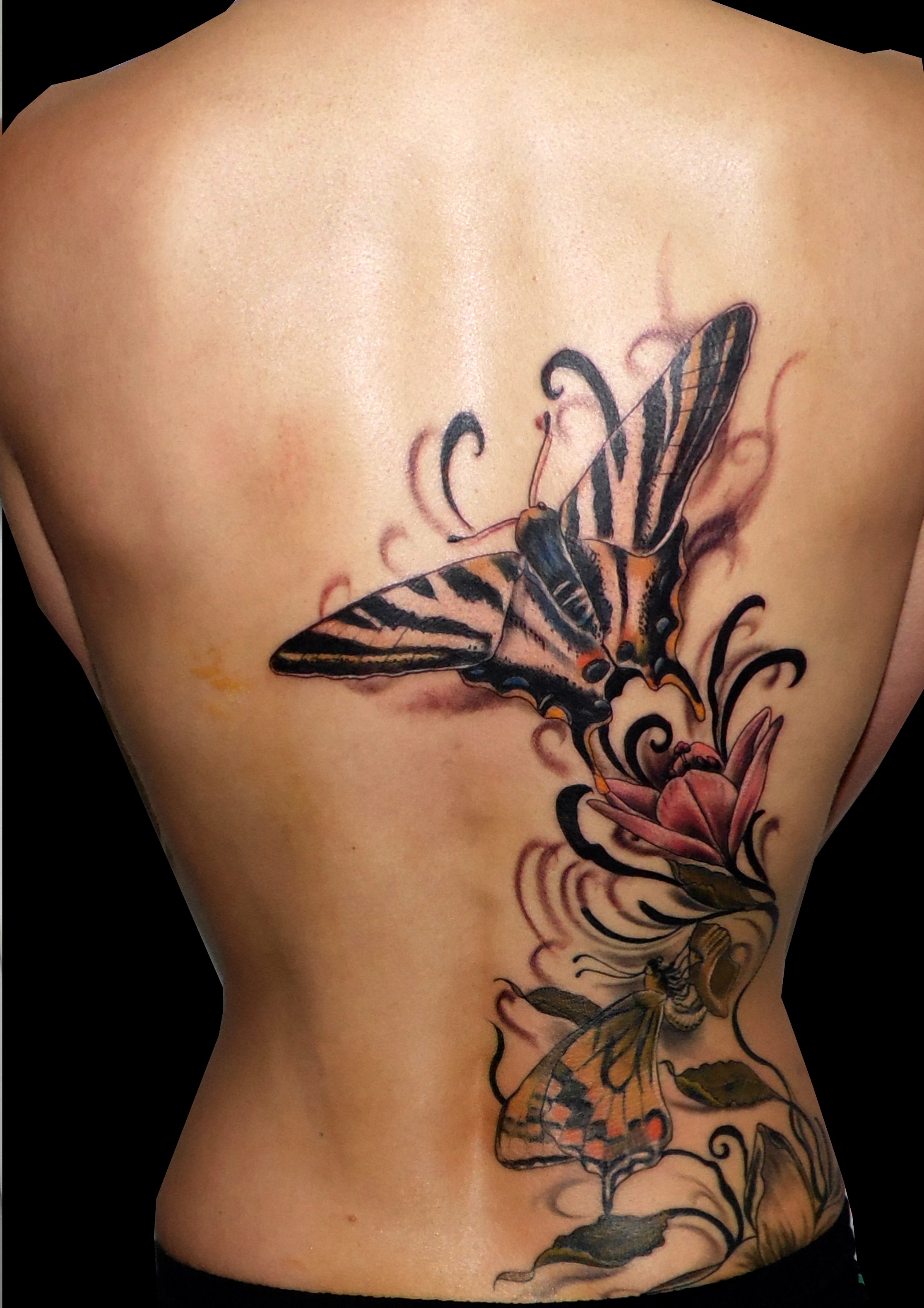 mariposas espalda flores trecedepicas 13depicas tattoo jaca huesca madein tatuajes españa spain color