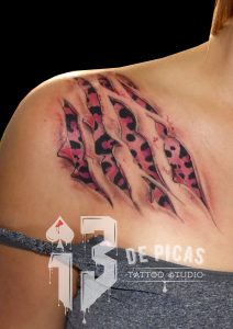 tatuaje tattoo leopardo zarpazo pecho femenino arañazo rasgadura 13depicas jaca huesca sergio valle