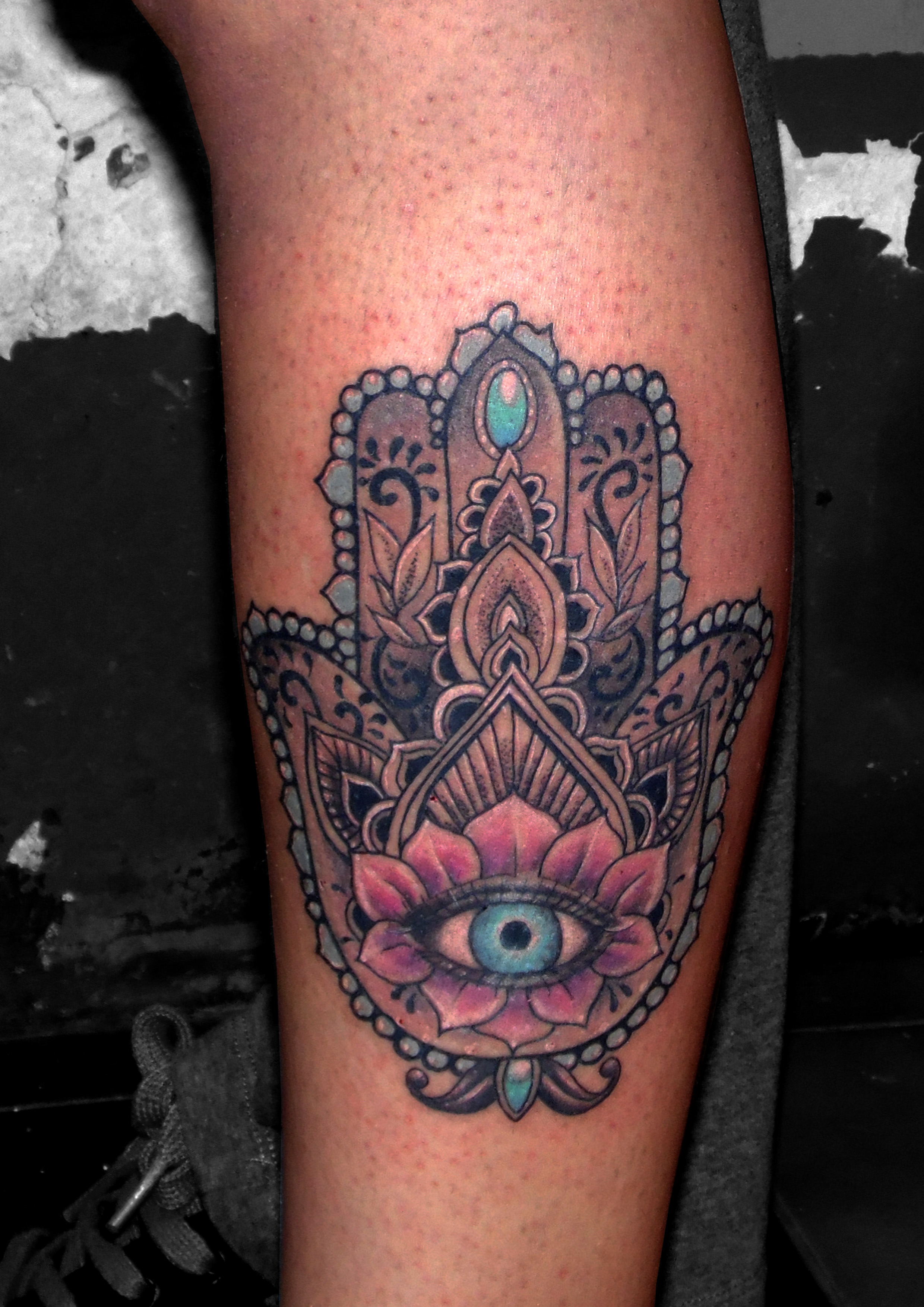 mano fatima foto tatuaje tattoo color pierna ojo joyas 13depicas huesca jaca