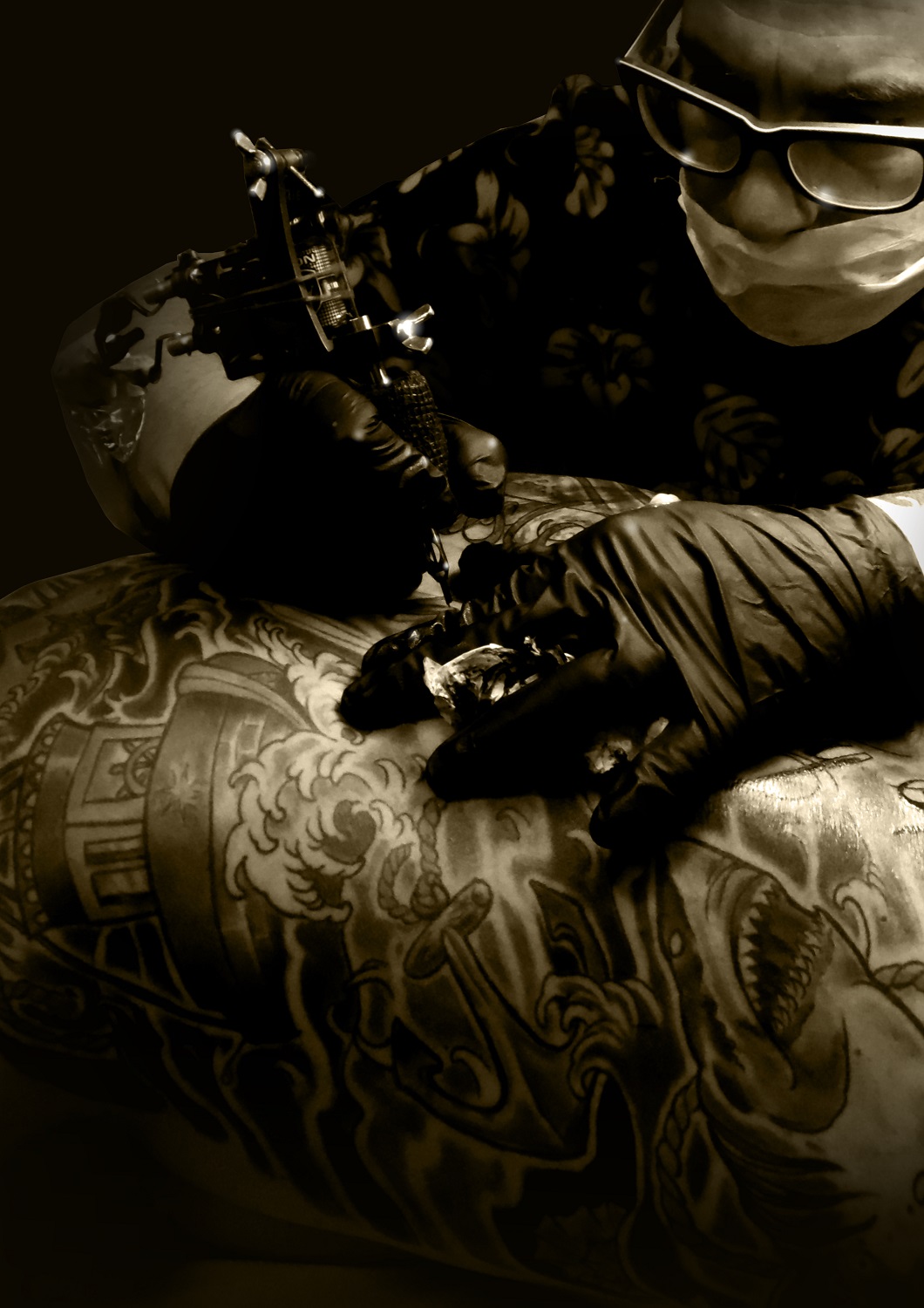 13 de picas Sergio tatuando sesión tatuaje espalda entera