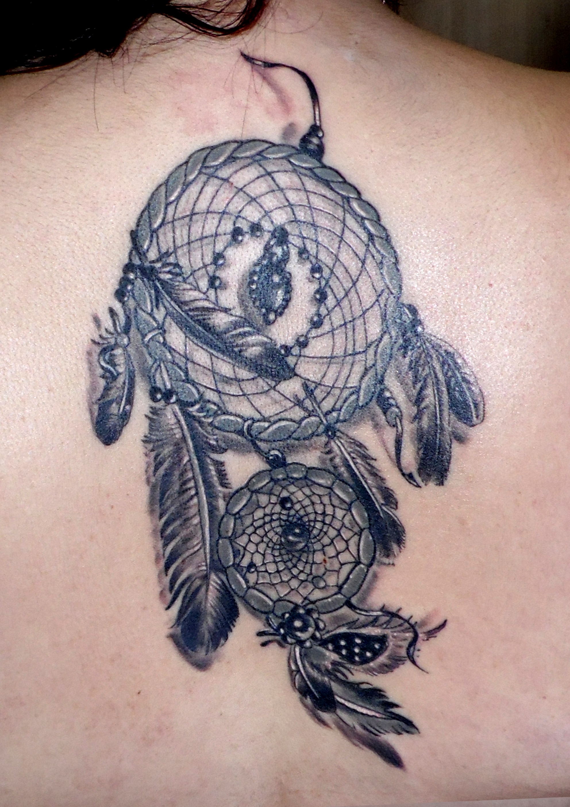 tatuaje tattoo atrapasueños espalda realismo 13depicas jaca huesca