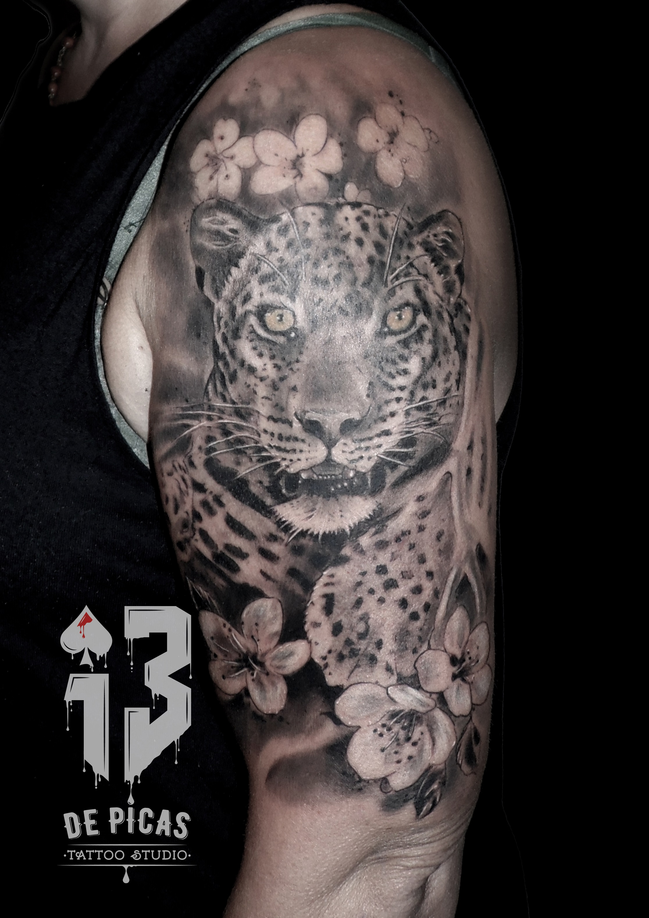 tatuaje leopardo tattoo realista brazo hombro flores 13depicas jaca huesca