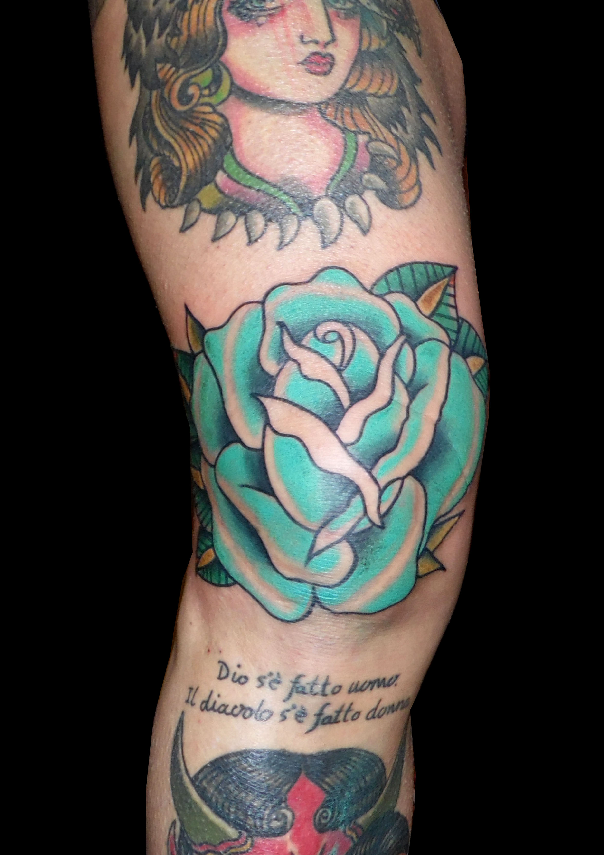 rosa rodilla tradicional old school tatuaje tattoo color azul 13depicas Jaca Huesca