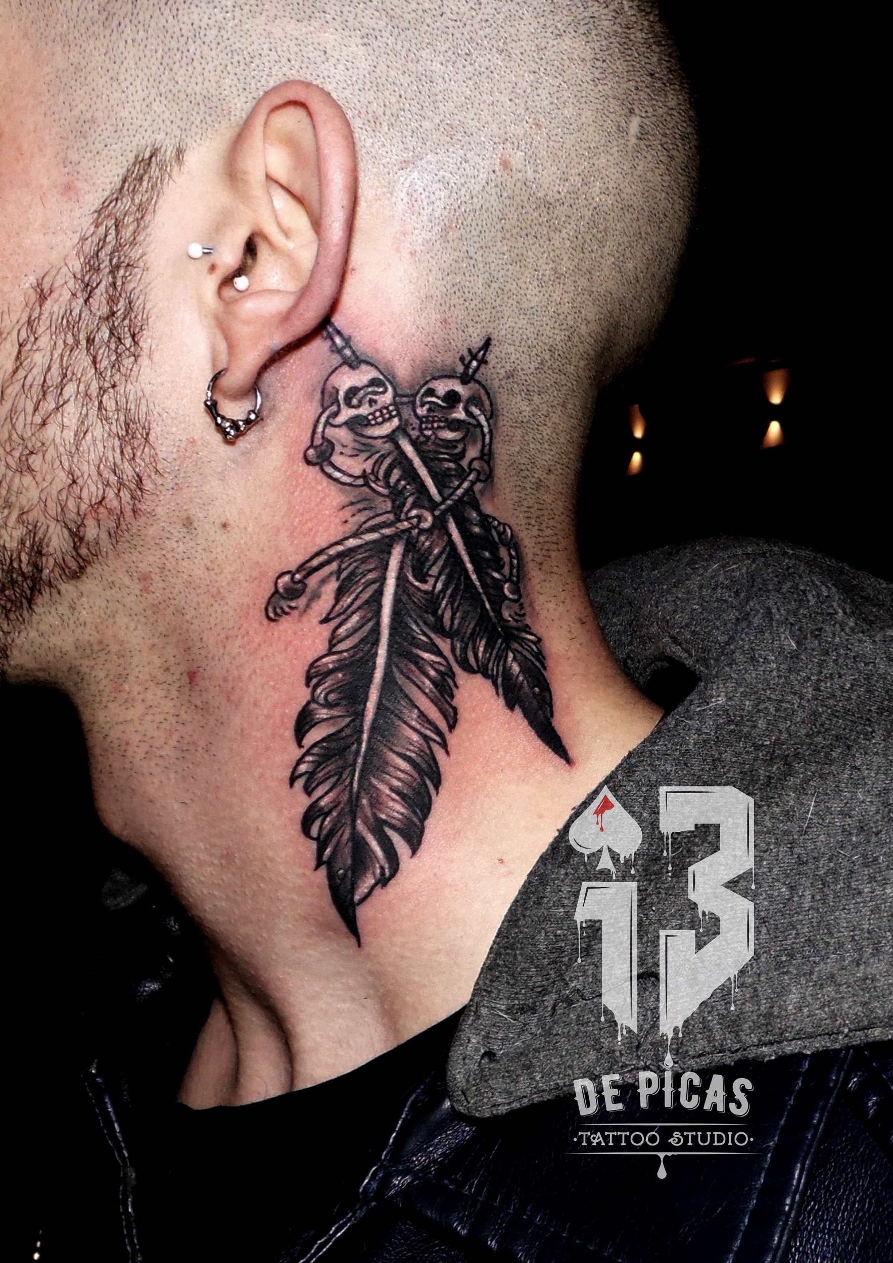 plumas cuello calaveras tatuaje tattoo 13depicas jaca huesca
